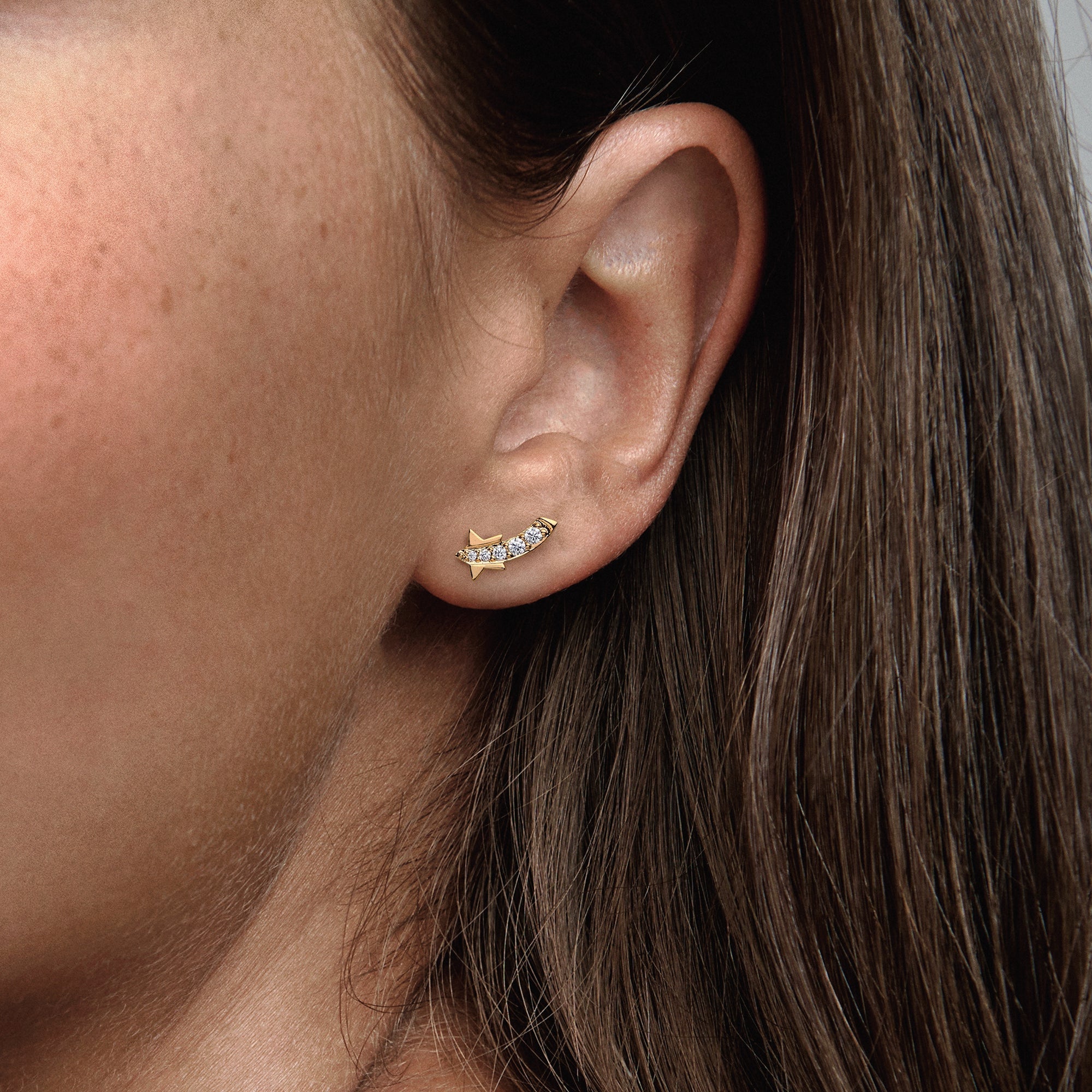 PANDORA Shooting Star Pavé Stud Earrings 14K Gold Plated Unique Metal Blend Statement Ring Jewelry Gift
