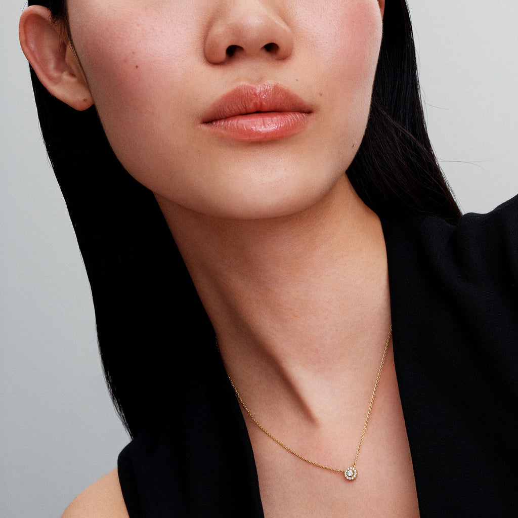 PANDORA Round Pavé Halo Pendant Necklace 14K Gold Plated Unique Metal Blend Colour And Sparkle Necklaces Jewelry Gift