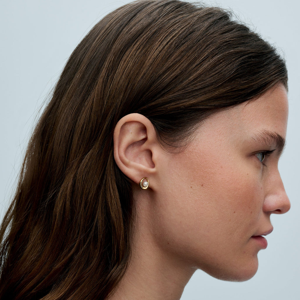 PANDORA Organically Shaped Oval And Treated Freshwater Cultured Pearl Stud Earrings 14K Gold Plated Unique Metal Blend Statement Ring Jewelry Gift